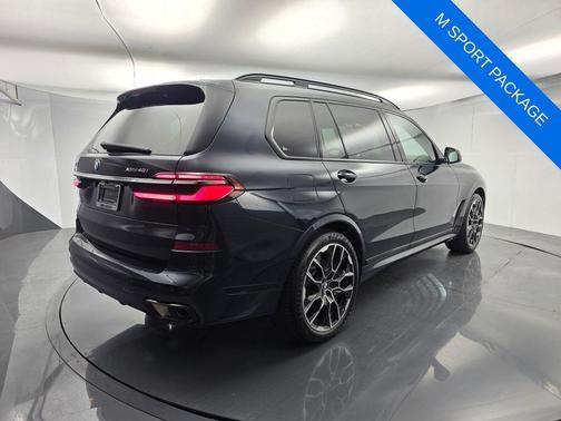Carbon Black Metallic 2025 BMW X7 xDrive40i