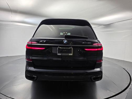 Carbon Black Metallic 2025 BMW X7 xDrive40i