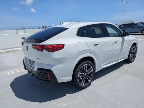 Alpine White 2026 BMW X2 xDrive28i
