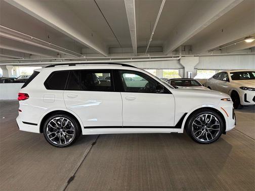 2026 BMW X7 M60i