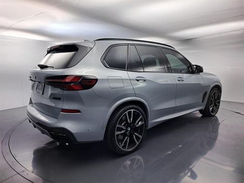 2024 BMW X5 M60i