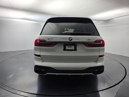Alpine White 2022 BMW X7 xDrive40i
