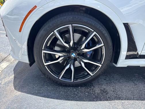 Alpine White 2022 BMW X7 xDrive40i