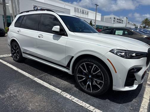 Alpine White 2022 BMW X7 xDrive40i