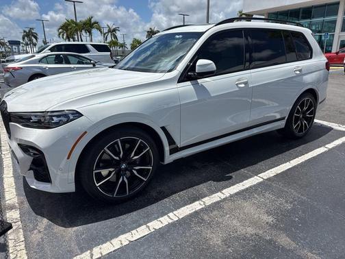 Alpine White 2022 BMW X7 xDrive40i