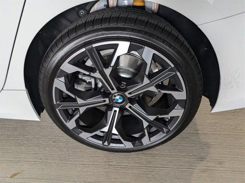 2025 BMW 330 i