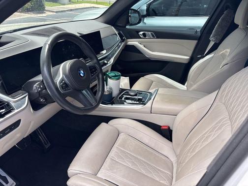 Mineral White Metallic 2024 BMW X5 sDrive40i