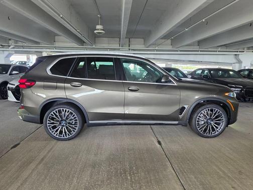 Manhattan Green Metallic 2026 BMW X5 sDrive40i