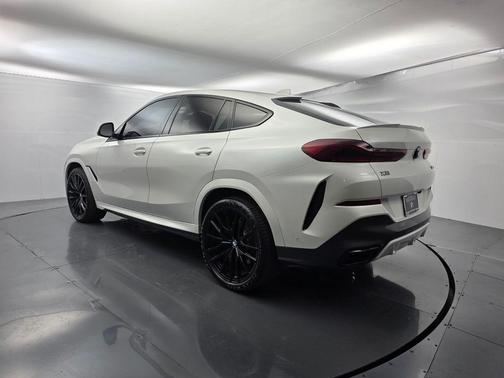 2021 BMW X6 M50i