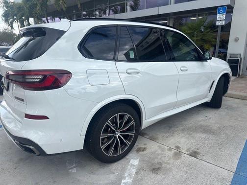2021 BMW X5 M50i