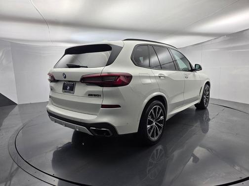 Alpine White 2021 BMW X5 M50i