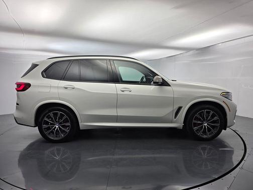 Alpine White 2021 BMW X5 M50i