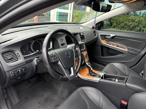 2018 Volvo S60 T5 Inscription Platinum