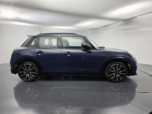 2026 MINI Hardtop ICONIC