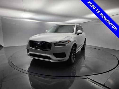 2022 Volvo XC90 T5 Momentum 7 Passenger
