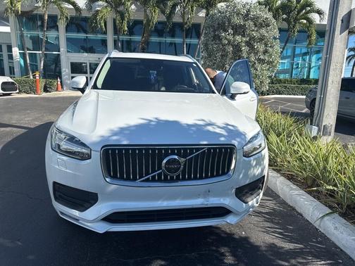 2022 Volvo XC90 T5 Momentum 7 Passenger