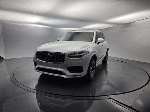 2022 Volvo XC90 T5 Momentum 7 Passenger