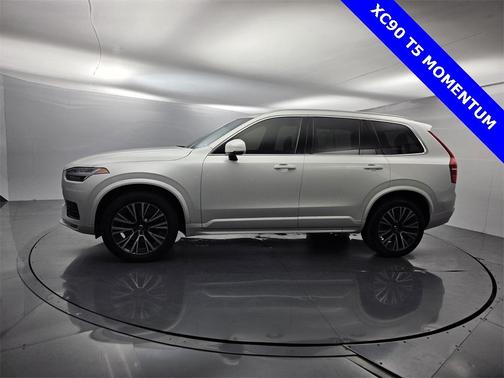 2022 Volvo XC90 T5 Momentum 7 Passenger