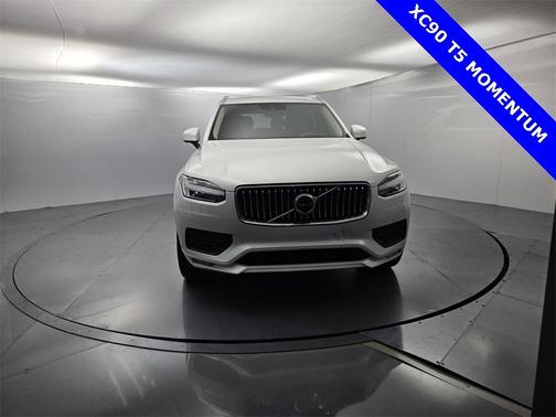 2022 Volvo XC90 T5 Momentum 7 Passenger