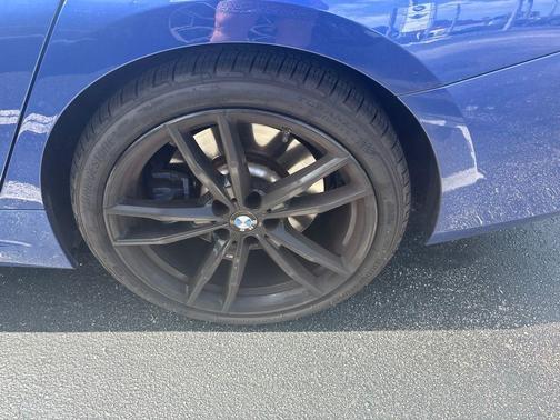 Portimao Blue Metallic 2023 BMW 330 i