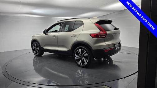 2024 Volvo XC40 B5 Plus Dark Theme