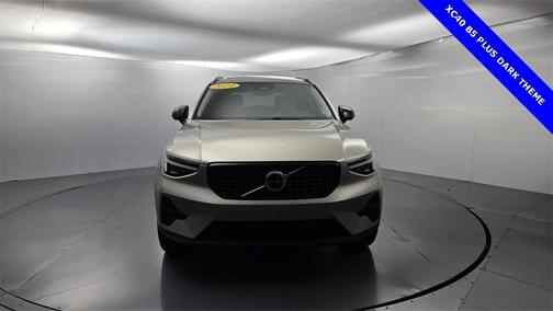 2024 Volvo XC40 B5 Plus Dark Theme