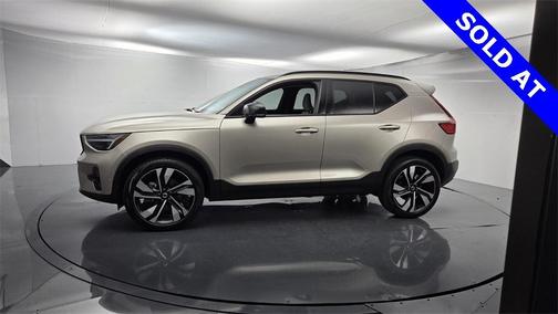 2024 Volvo XC40 B5 Plus Dark Theme