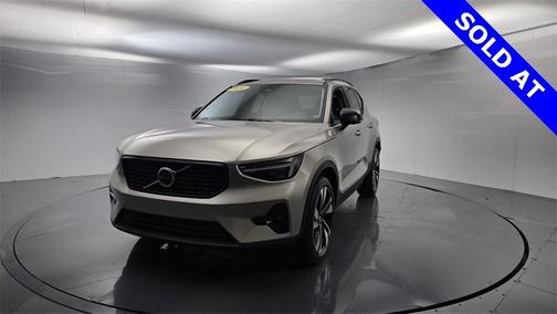 2024 Volvo XC40 B5 Plus Dark Theme
