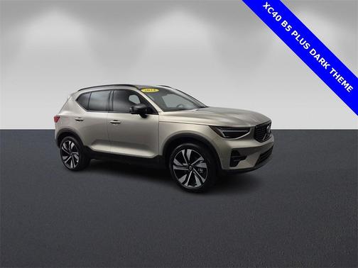 2024 Volvo XC40 B5 Plus Dark Theme