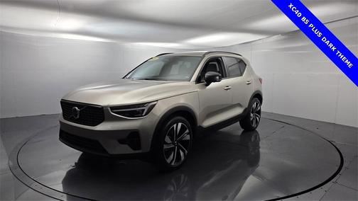 2024 Volvo XC40 B5 Plus Dark Theme