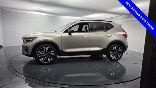 2024 Volvo XC40 B5 Plus Dark Theme