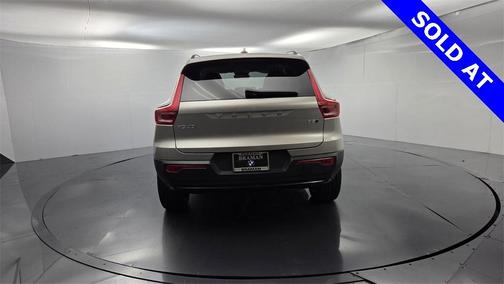2024 Volvo XC40 B5 Plus Dark Theme
