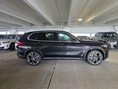 Black Sapphire Metallic 2026 BMW X5 sDrive40i