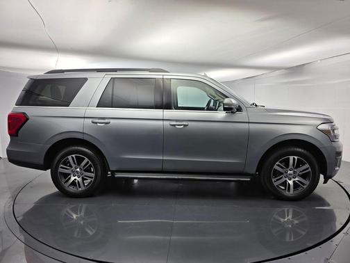 Iconic Silver Metallic 2022 Ford Expedition XLT