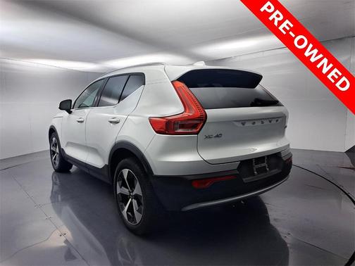 2023 Volvo XC40 B5 Plus Bright Theme