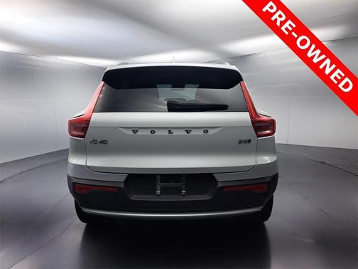 2023 Volvo XC40 B5 Plus Bright Theme