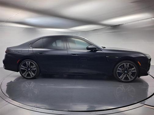 2023 BMW 760 760i xDrive
