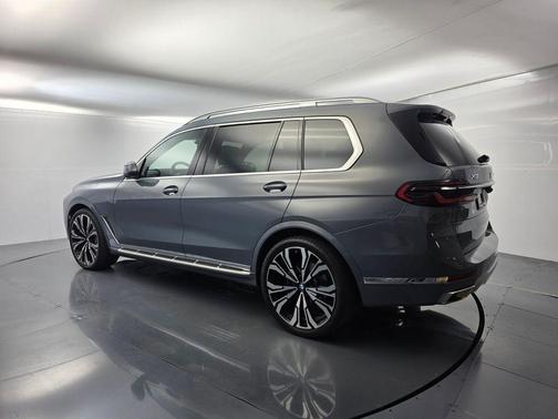 Sparkling 2023 BMW X7 xDrive40i