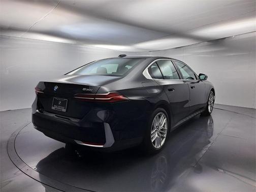 2025 BMW 530 i