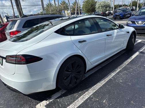 2022 Tesla Model S Base