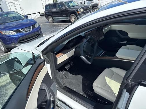 2022 Tesla Model S Base