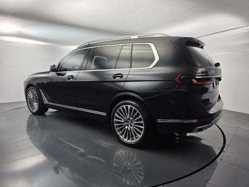 Black Sapphire Metallic 2024 BMW X7 xDrive40i