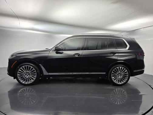 Black Sapphire Metallic 2024 BMW X7 xDrive40i