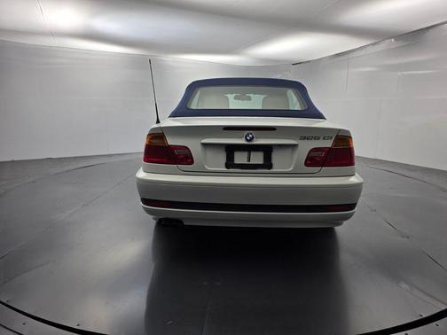 Alpine White 2004 BMW 325 Ci