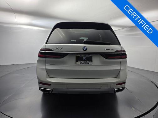 Mineral White Metallic 2024 BMW X7 xDrive40i