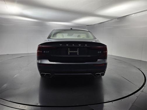 2022 Volvo S60 B5 Momentum