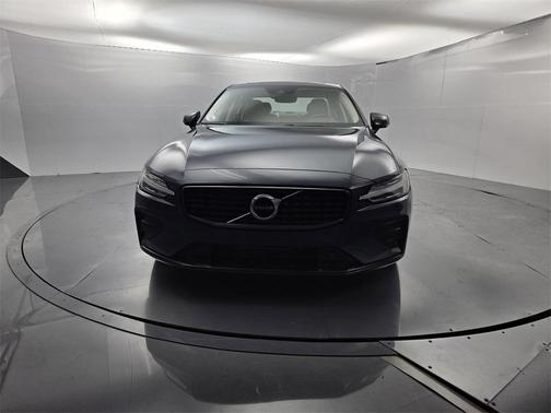 2022 Volvo S60 B5 Momentum