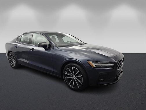 2022 Volvo S60 B5 Momentum