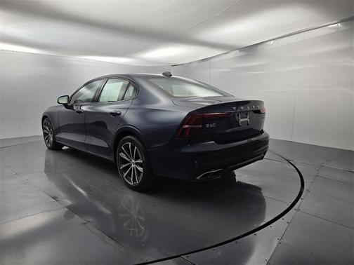 2022 Volvo S60 B5 Momentum