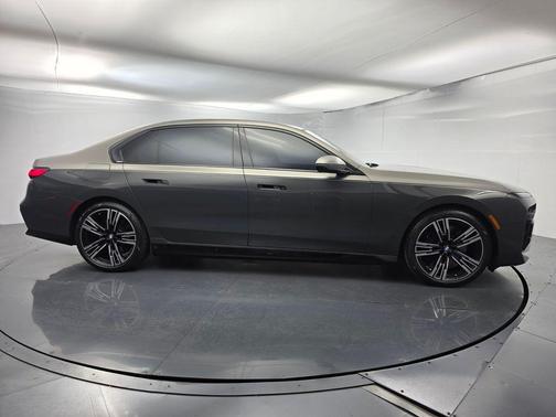 Individual Dravit Gray Metallic 2023 BMW i7 xDrive60